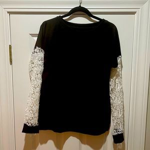 Long sleeve shirt with lace sleeves, size Large